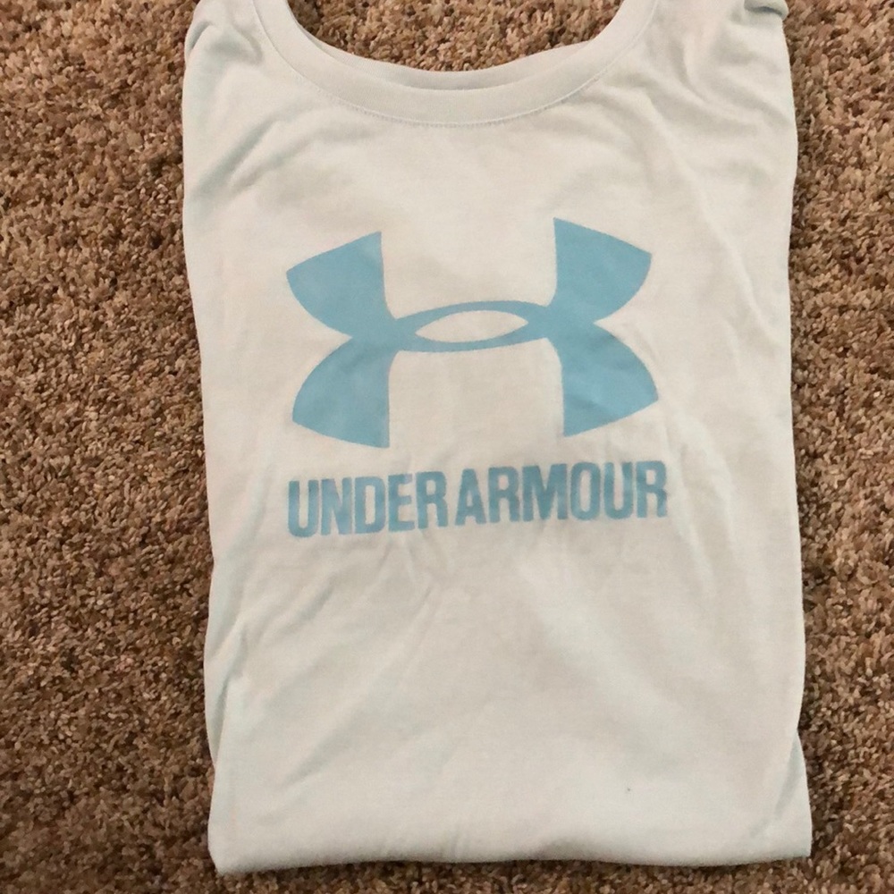 Women’s under armor, size medium.